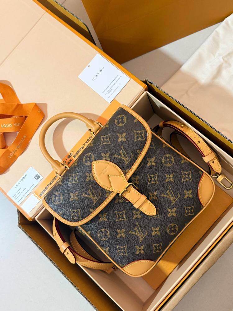 LOUIS  VUITTON