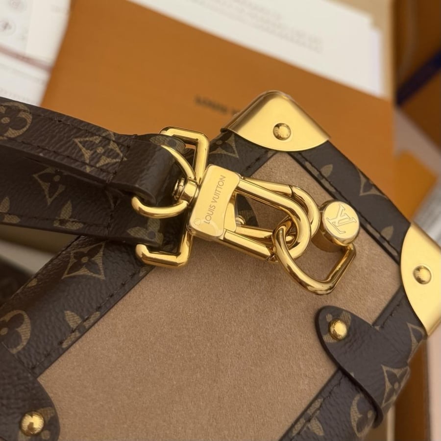 LOUIS  VUITTON