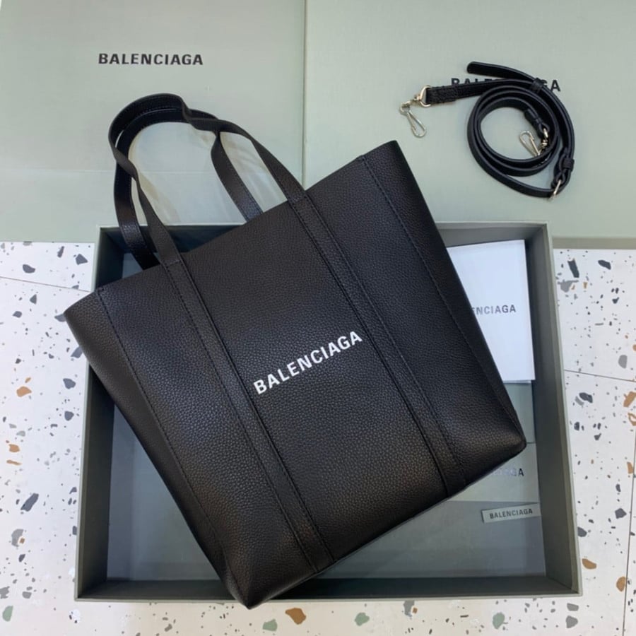 BALENCIAGA