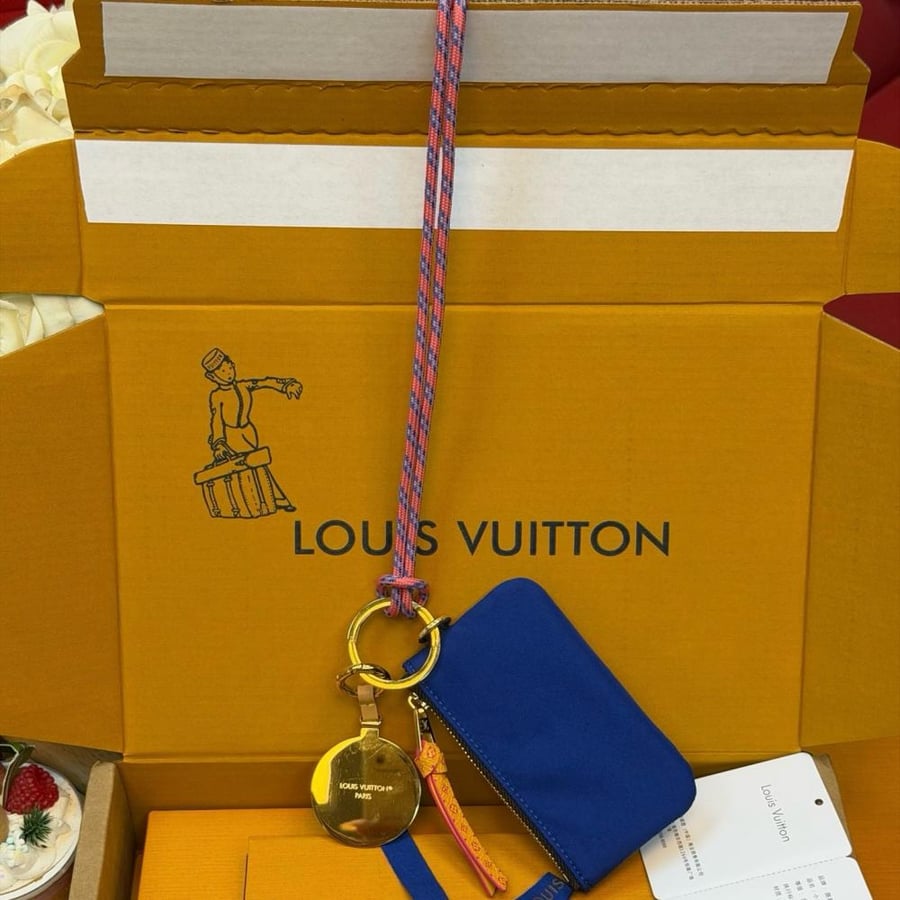 LOUIS  VUITTON