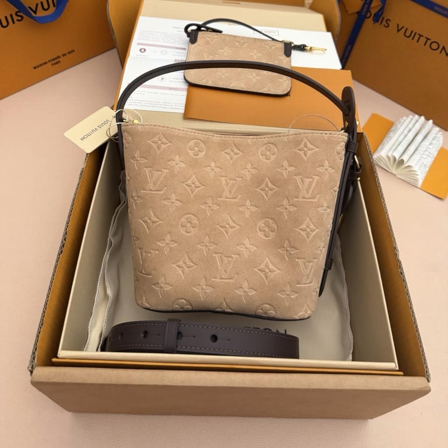 LOUIS  VUITTON