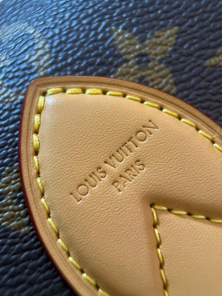 LOUIS  VUITTON
