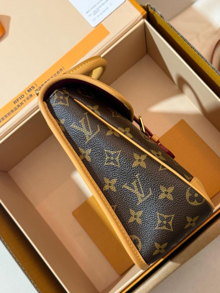 LOUIS  VUITTON