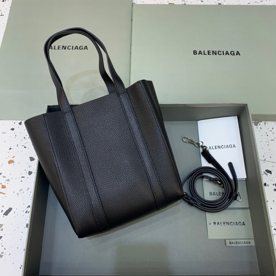 BALENCIAGA