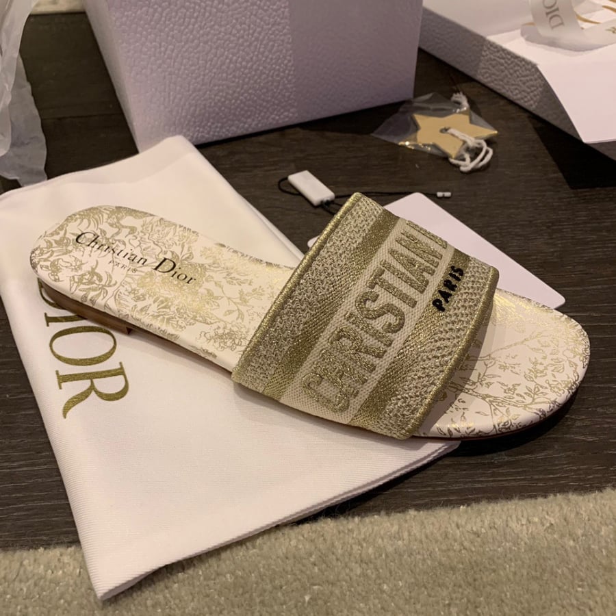 DIOR