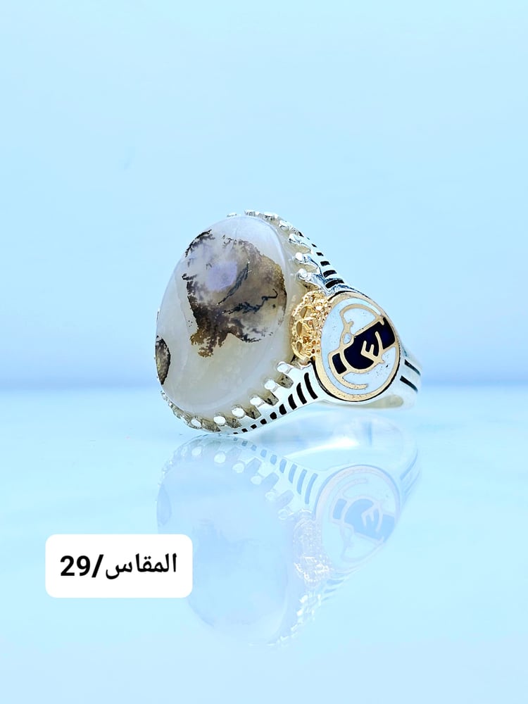 خاتم فضة بشعار نادي ريال مدريد رجالي عقيق يماني طبيعي اصلي عيار 925 حجر كريم ملكي خواتم صياغة يمنيه جديدة هدية ، فضه استرليني مناسب للإهداء للرجل تغليف فخم هدايا رجالية فاخرة