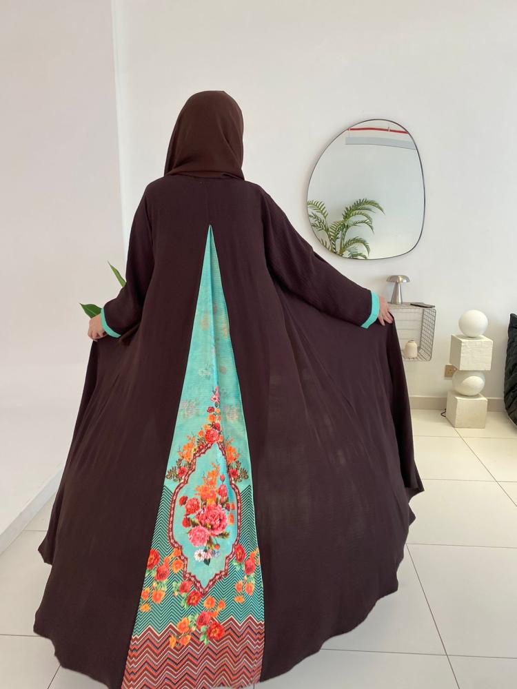 عباية كلوش كريب قصة ظهر مشجرة وأكمام بأطراف ملونة