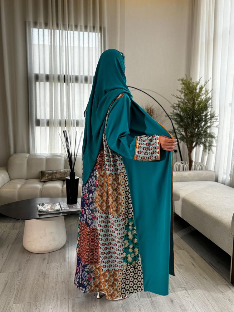 عباية كريب تركواز بلون جذاب وقصة ناعمة