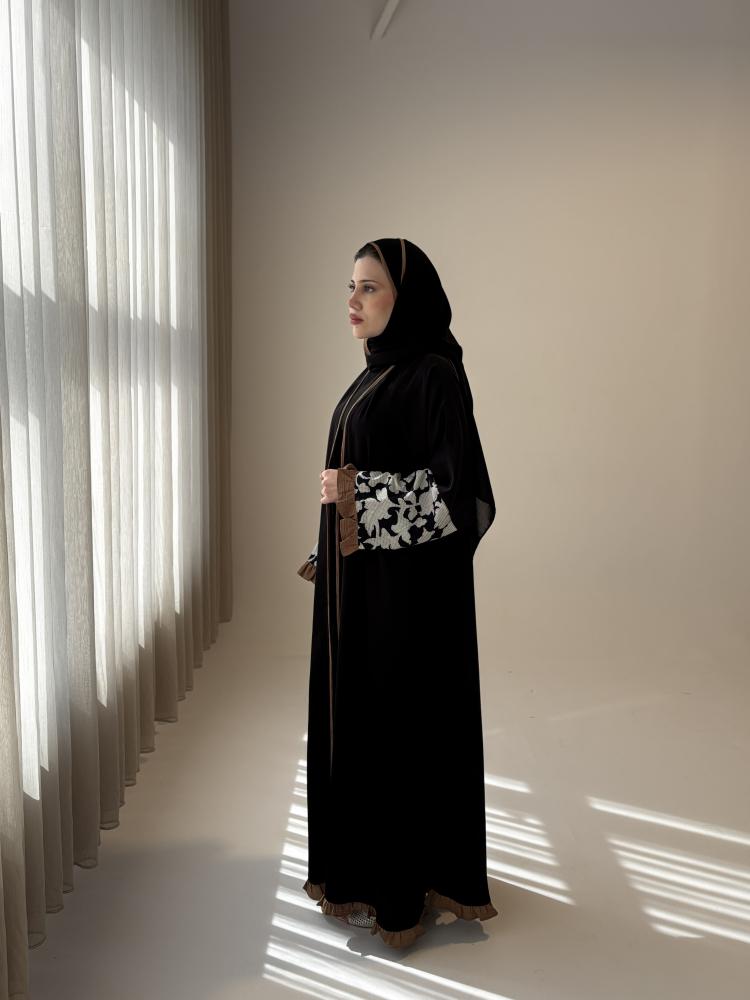 عباية كلوش كريب بأكمام كلوش أنثوية