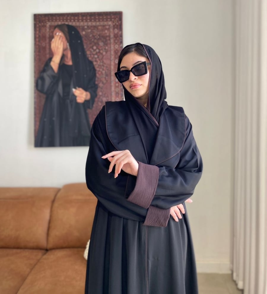 عباية كلوش كريب بتفاصيل ناعمة