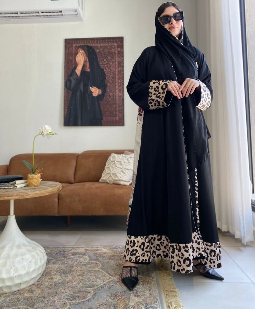 عباية كلوش كريب لمسة أنثوية