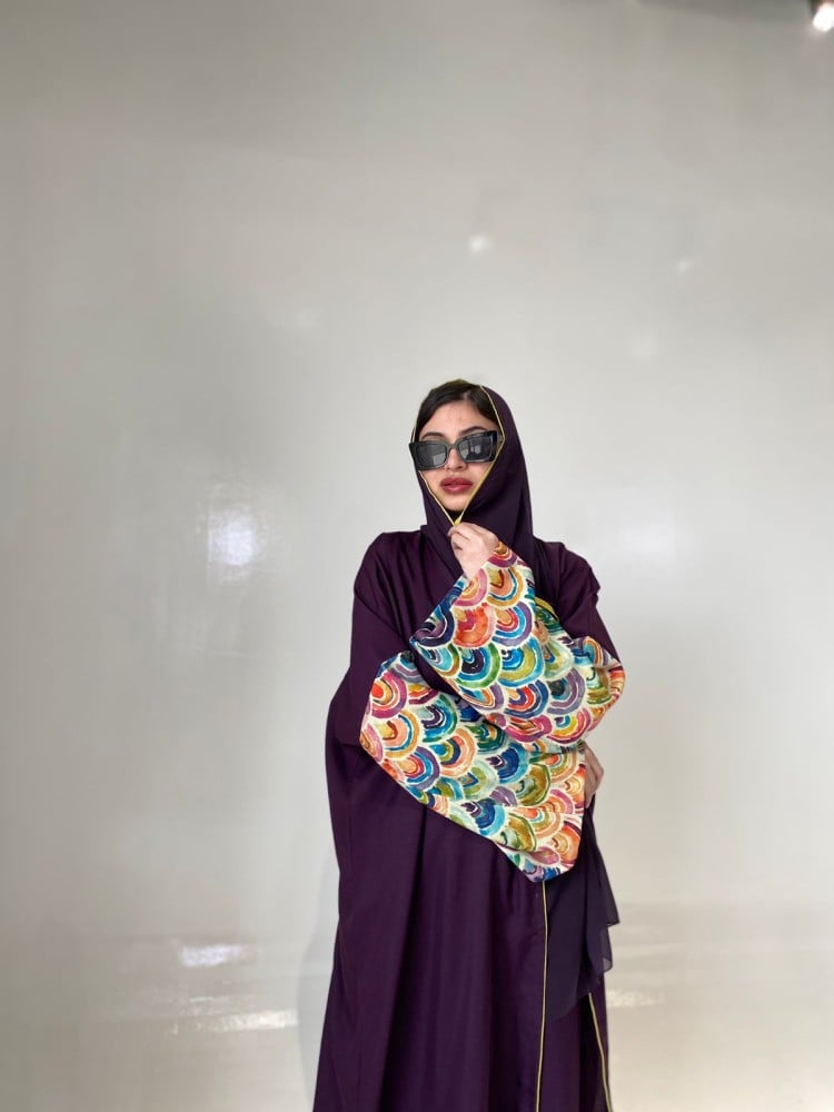 Abaya half Beshat, fabric type crepe. If you want to change the color or just the style of the abaya, write in the notes.