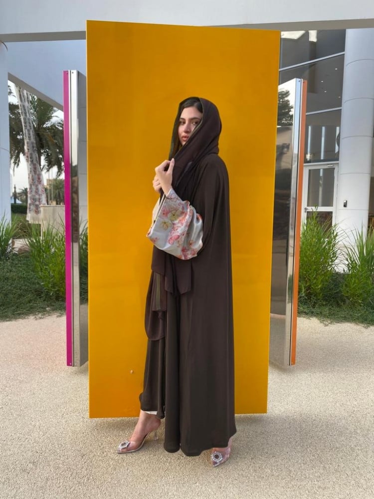 عباية كريب نص بشت بأكمام مشجرة باللون اللي يناسبك