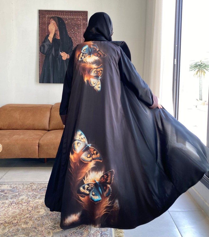عباية كلوش كريب بتفاصيل ناعمة