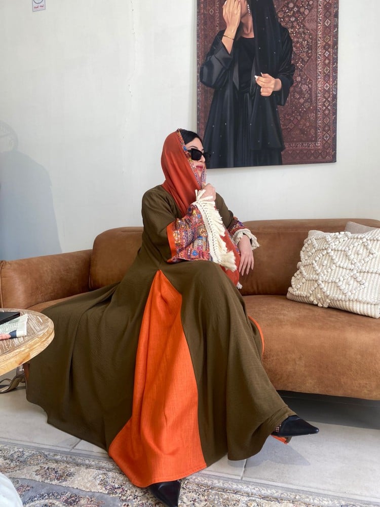 عبايه بنيه أنيقة ومريحة