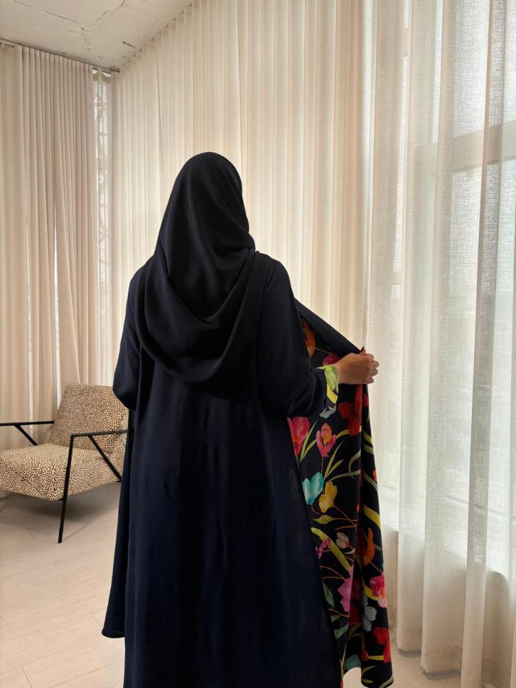 عباية كلوش سوداء بطبعات زهرية فاخرة