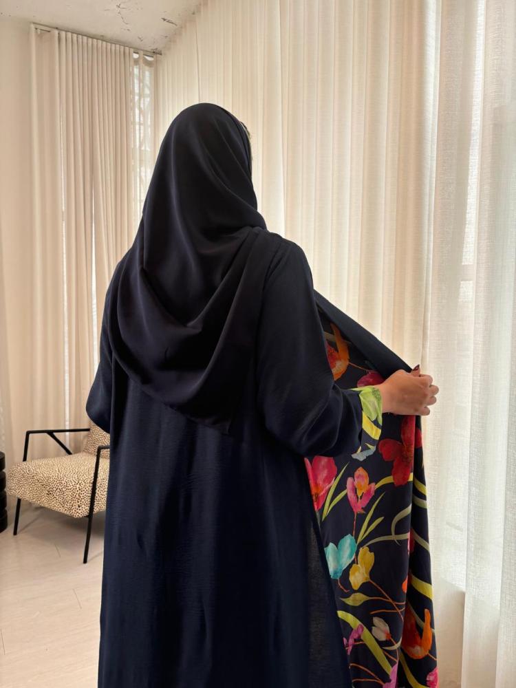 عباية كلوش سوداء بطبعات زهرية فاخرة