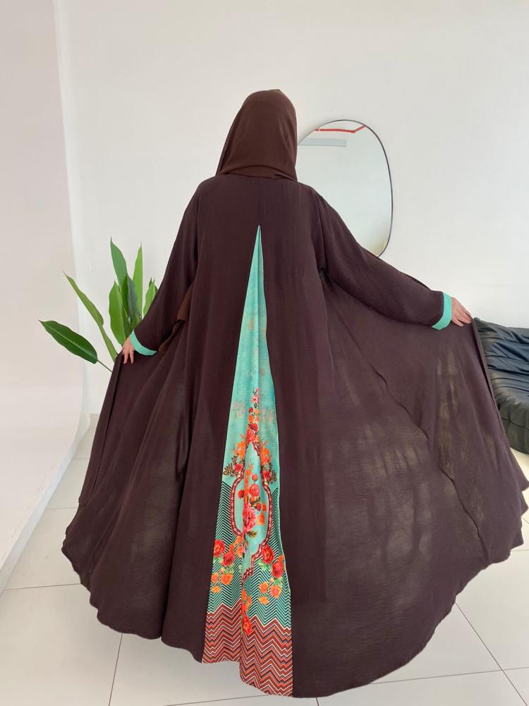 عباية كلوش كريب قصة ظهر مشجرة وأكمام بأطراف ملونة