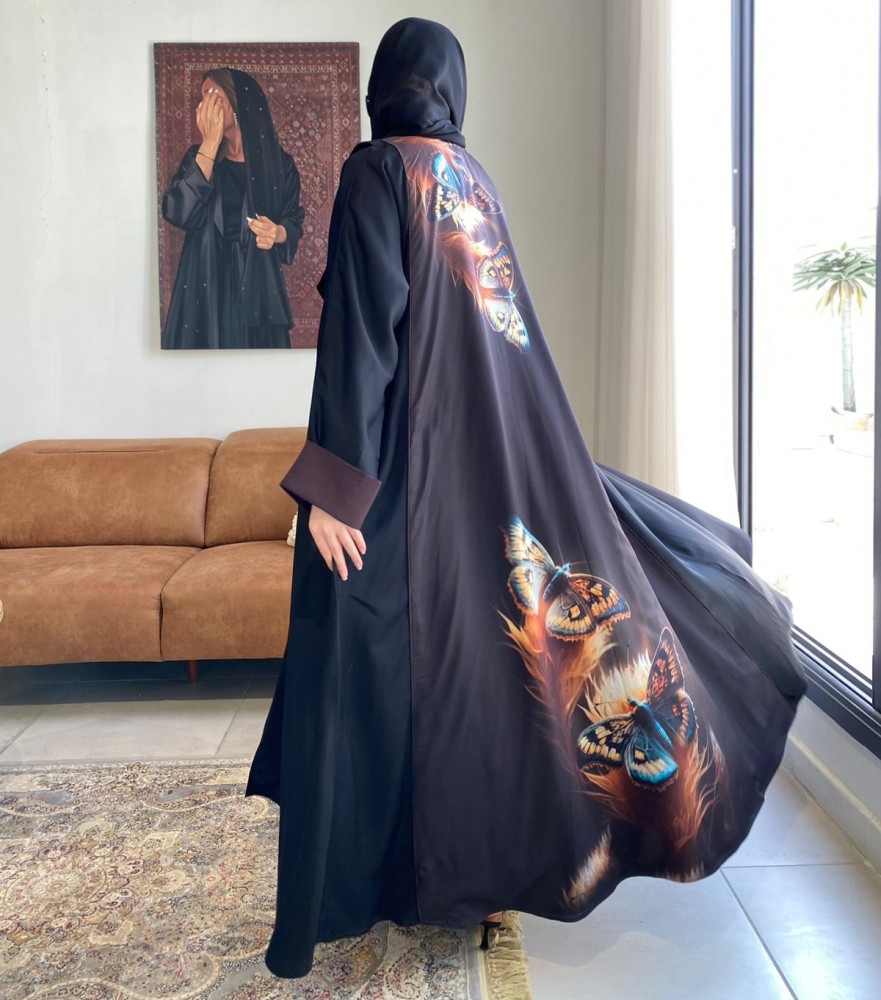 عباية كلوش كريب بتفاصيل ناعمة