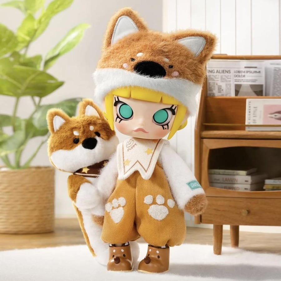Molly Hugging 1/8 Figure