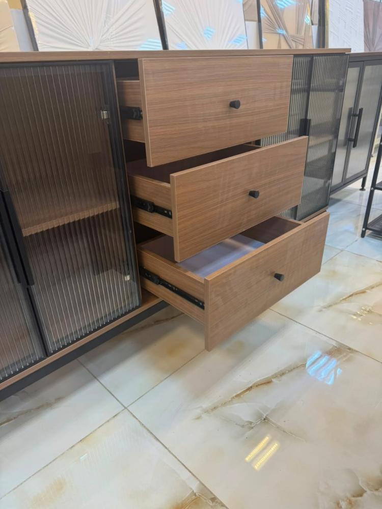 دولاب بوفيه بتصميم راقٍ ولمسات جمالية مميزة