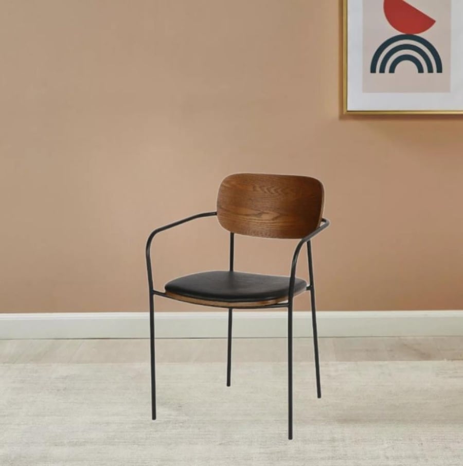 Single chair with modern and distinctive design