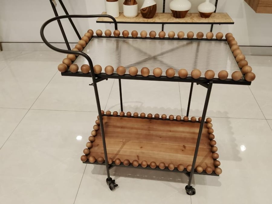 عربه تقديم بتصميم قاخر وعصرى