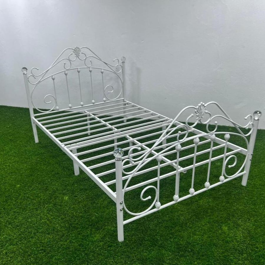 سرير حديد بتصميم فاخر وانيق