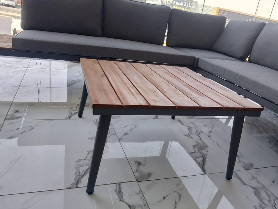 An integrated corner session for outdoor reception areas