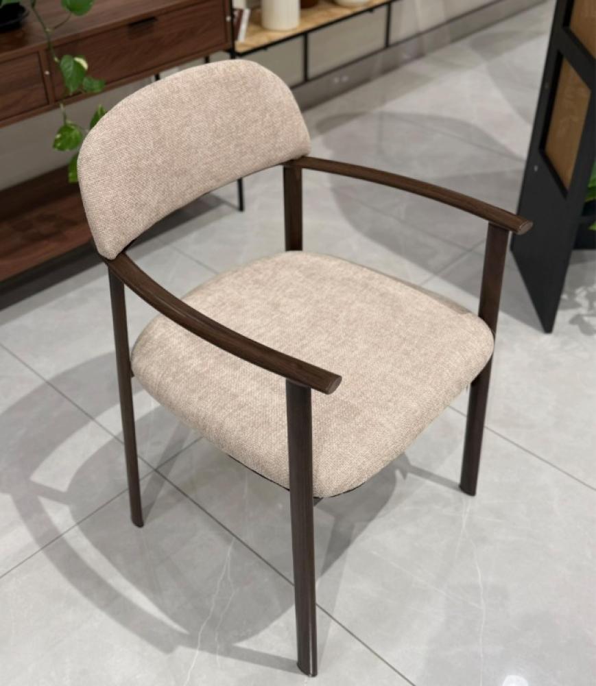 Single chair with modern and elegant design