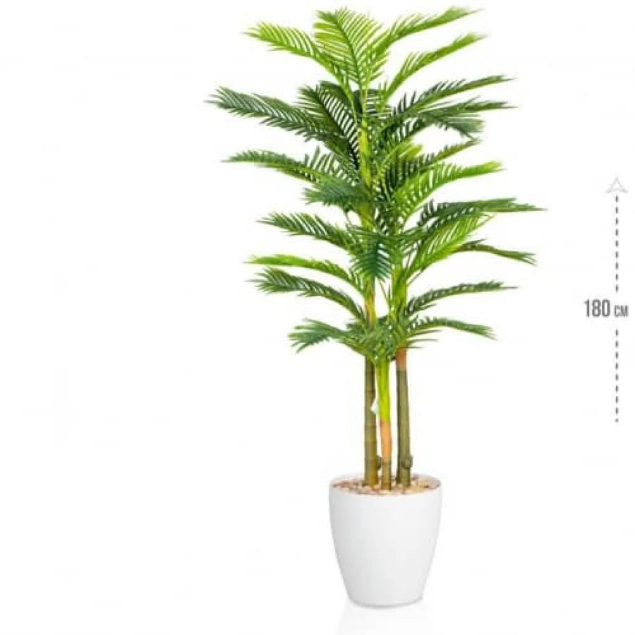 شجرة صناعية طويلة