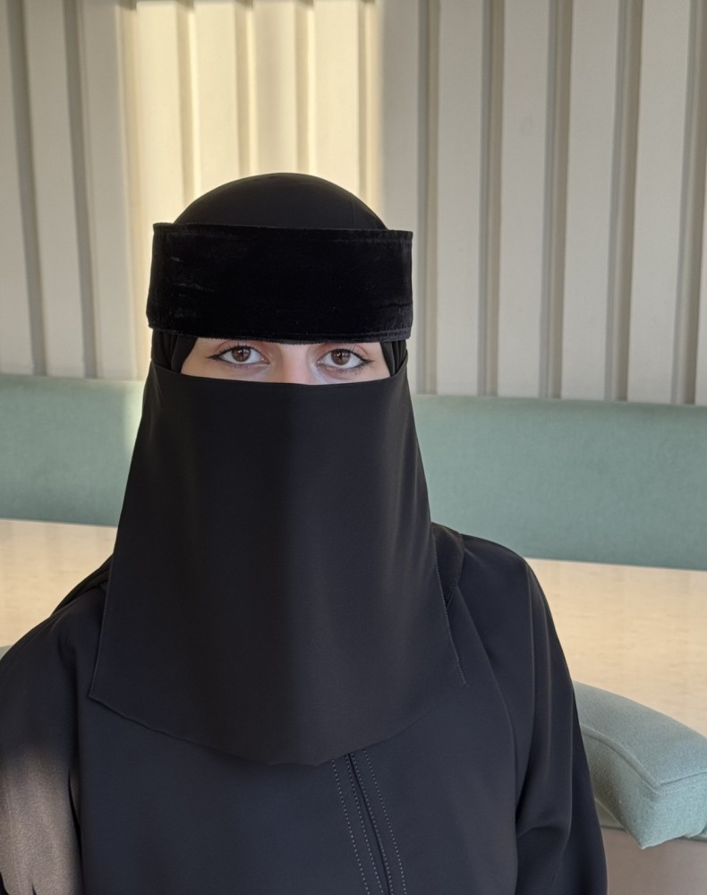 عرض ثلاث نقابات مخمل