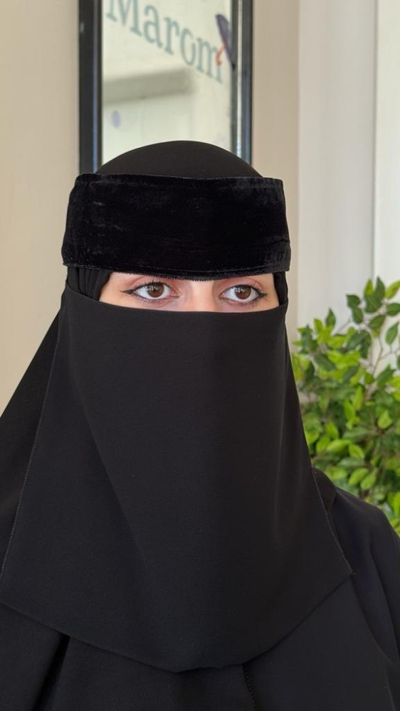 عرض ثلاث نقابات مخمل