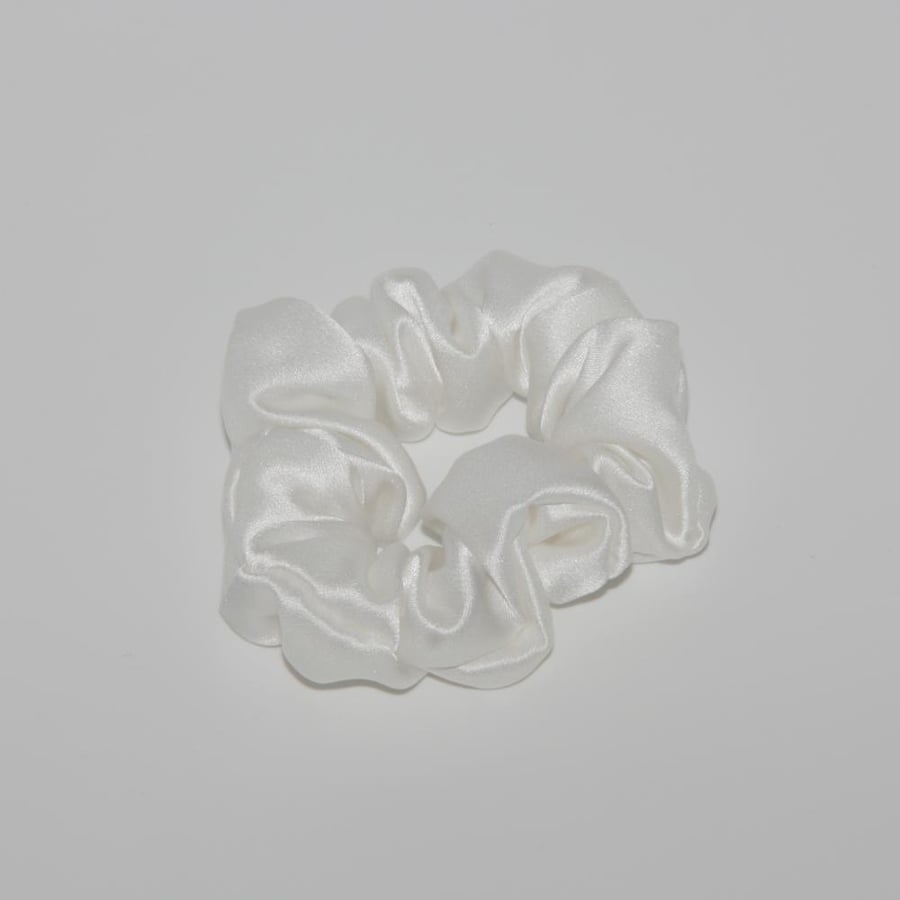 White Sleep Set  - Eye Mask + Scrunchie + Pillow case
