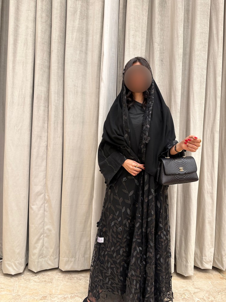 عبايه دانتيل اسود كامل وطرحه دانتيل مجاناً