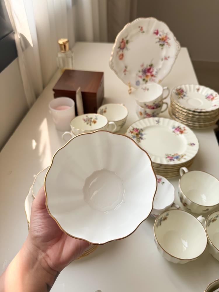 زبدية او وعاء السكر من Royal Crown Derby Posies
