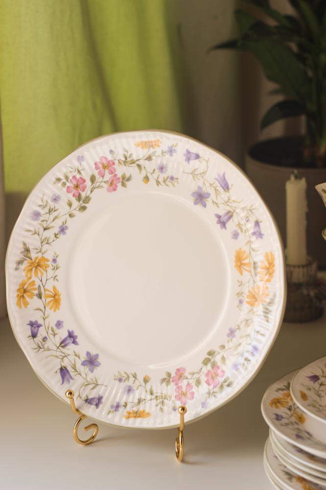 Wide serving dish with spring flowers