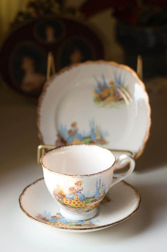 ثُلاثي Crinoline Lady