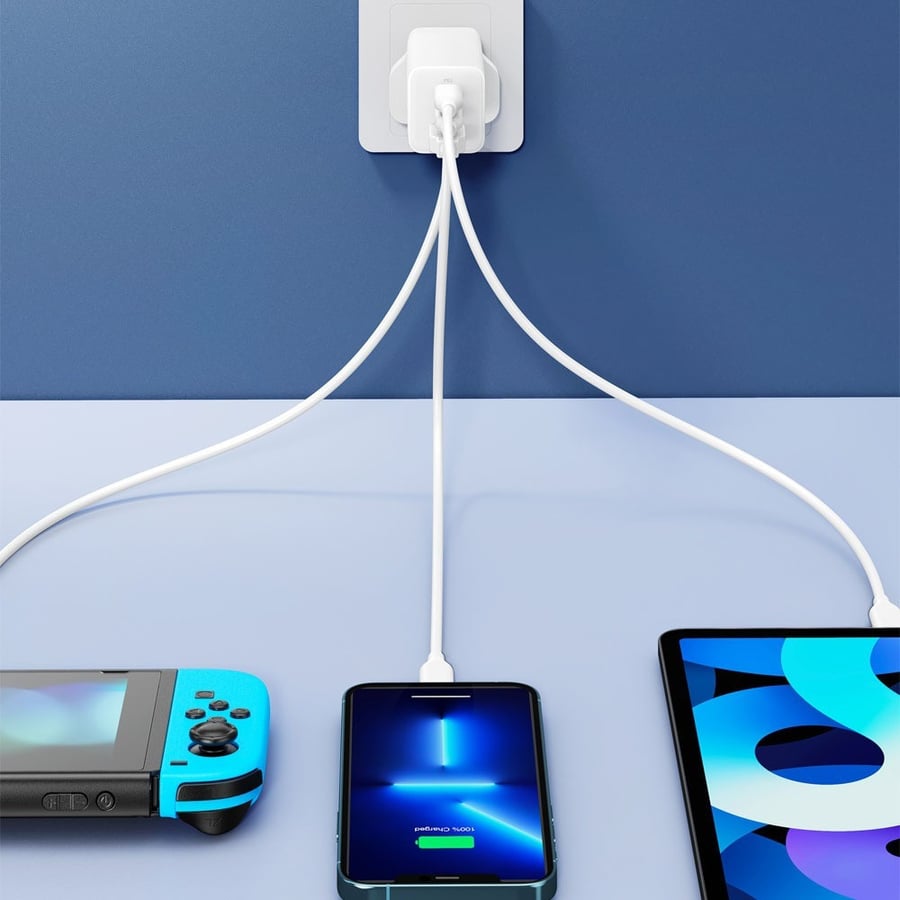 شاحن جداري راف باور بايونير 65 واط منفذين USB-C ومنفذ USB-A - باللون الأبيض
