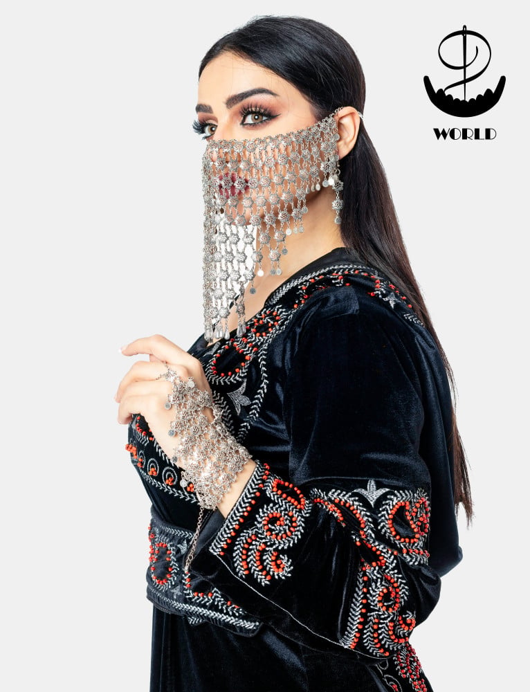 طقم اكسسوار باللون الفضي