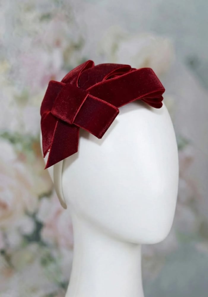 طوق باريس باللون العودي