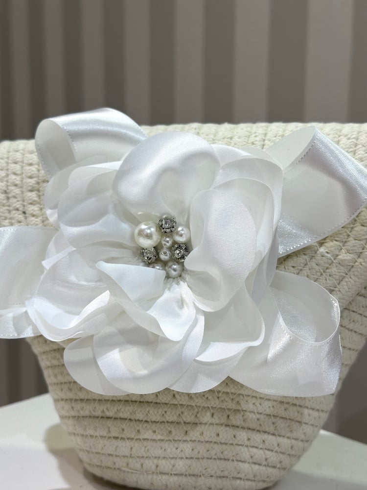 شنطة white flower