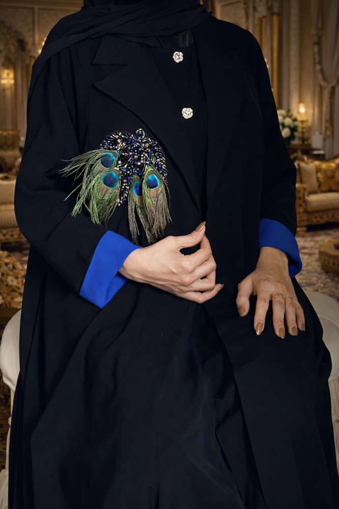 عباية ريشة الطاووس
