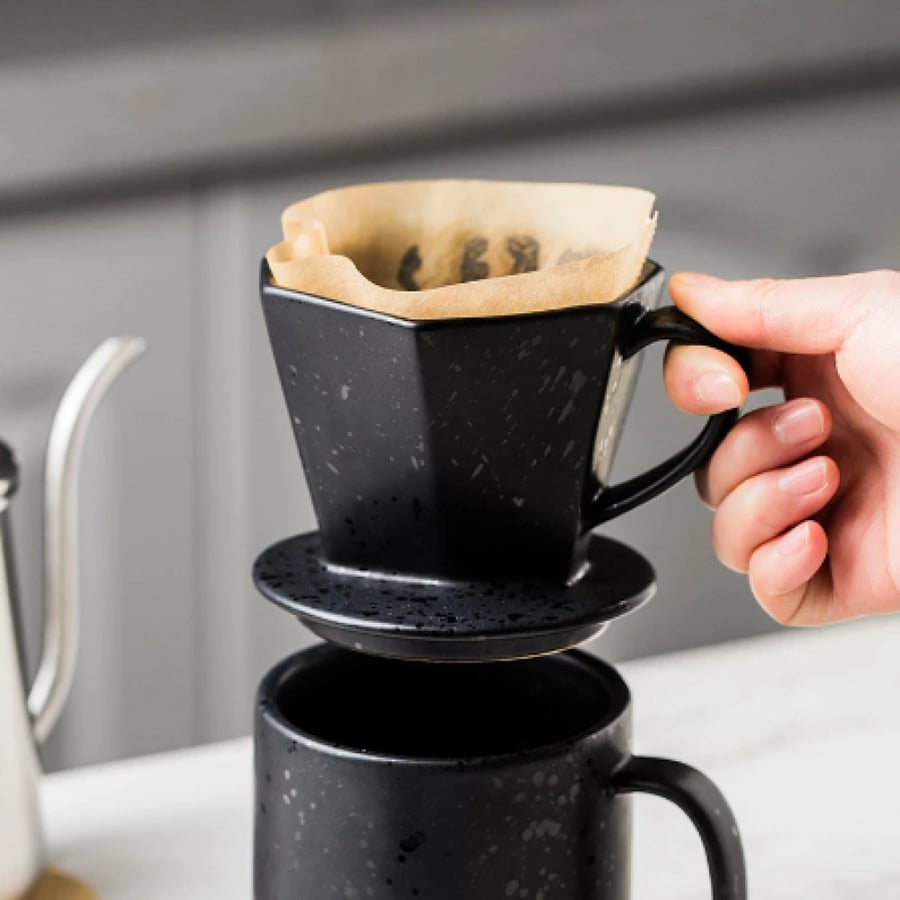 طقم كوب وقمع V60 من السيراميك ب اللون الاسود