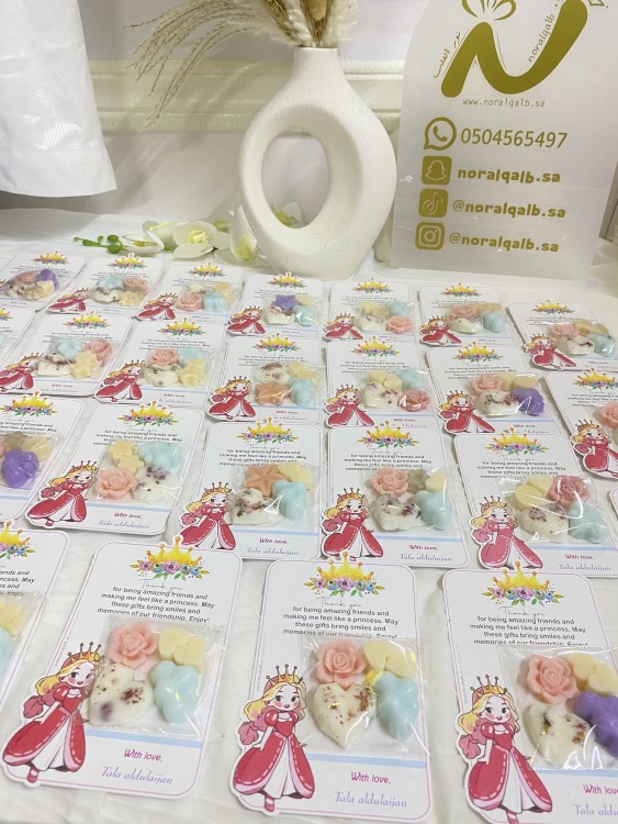 فواحات شمعية معطرة