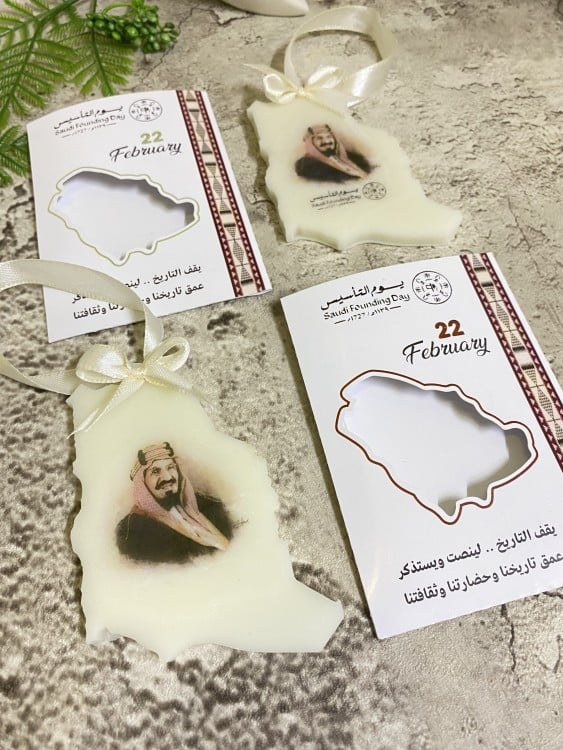 Fragrant tags in the shape of a map