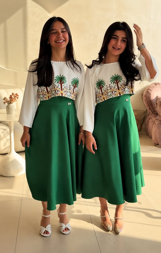 فستان بناتي أنيق بتصميم النخيل واللون الأخضر
