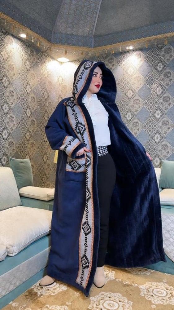 فروة جوخ نسائي مطرزة بسدو انيق مع القبعه