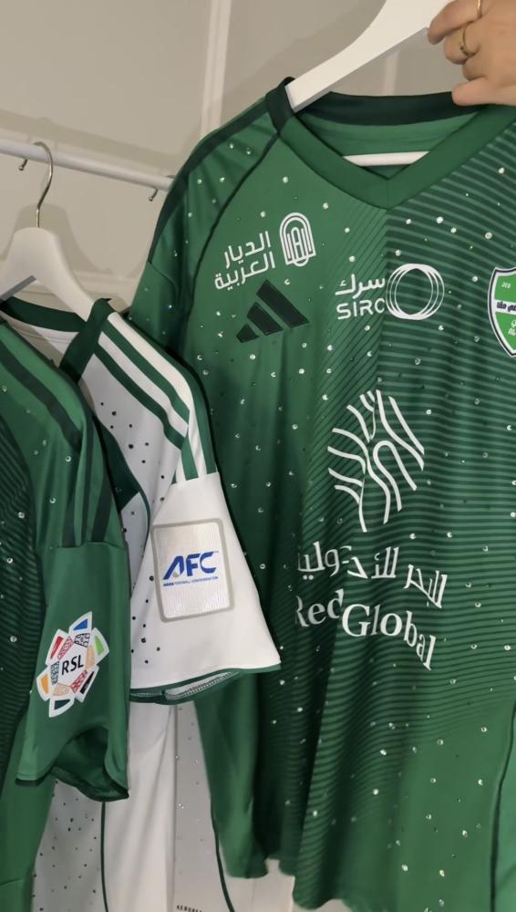تيشرت الاهلي بجمال الكريستال