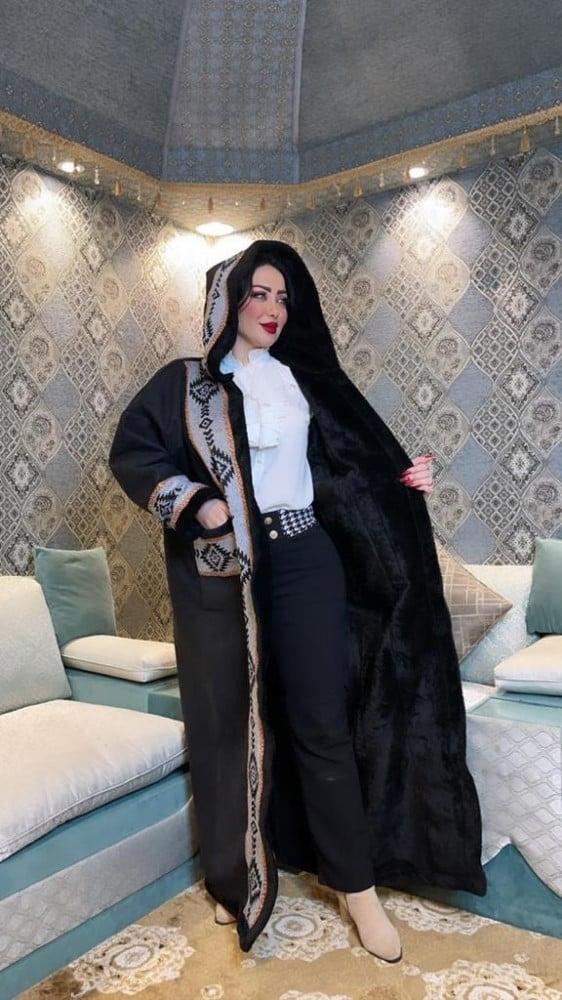 فروة جوخ نسائي مطرزة بسدو انيق مع القبعه